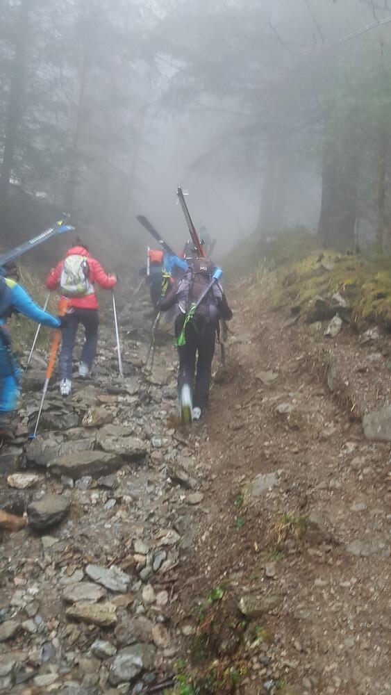 portage dans le chemin sous le réservoir portage dans le chemin sous le réservoir